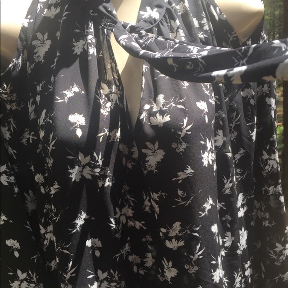 Torrid black and white floral cold shoulder blouse high neck line - Picture 4 of 10